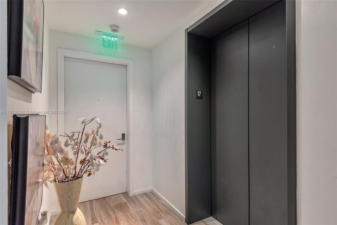 For Rent: $4,300 (1 beds, 2 baths, 849 Square Feet)