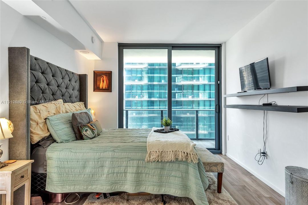 For Rent: $4,300 (1 beds, 2 baths, 849 Square Feet)