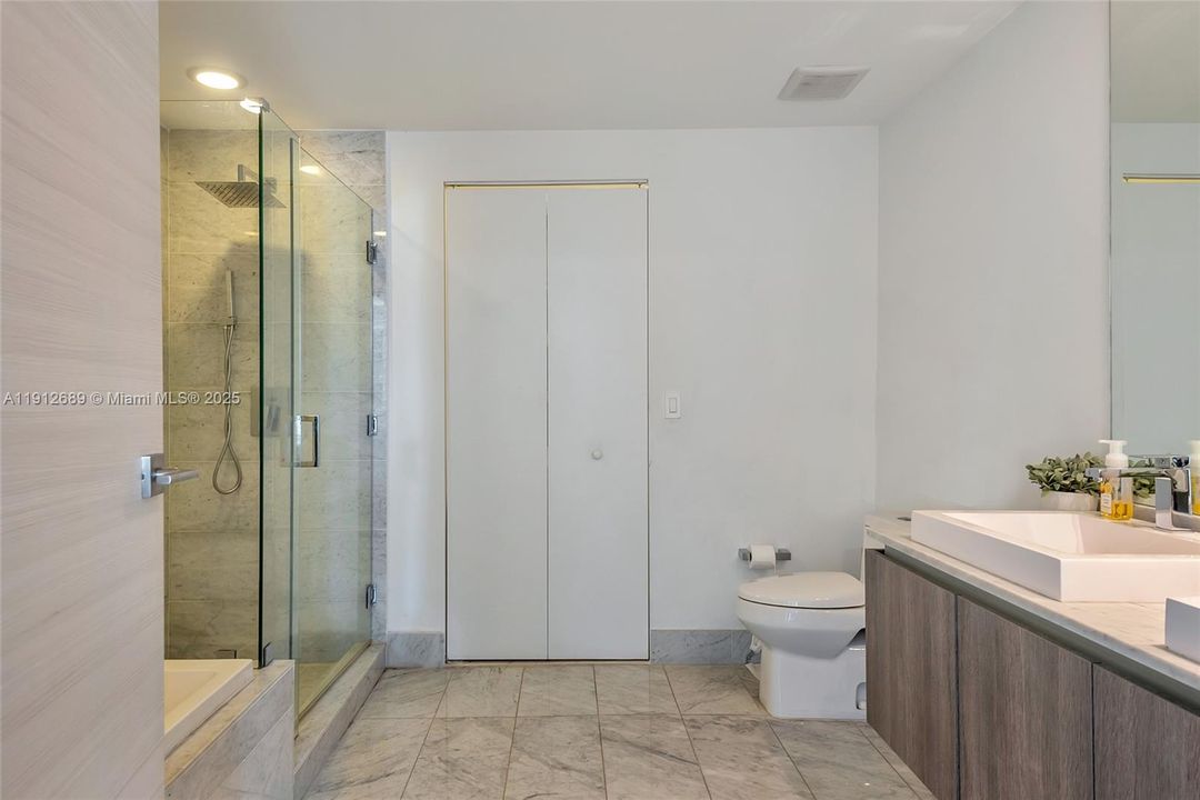 For Rent: $4,300 (1 beds, 2 baths, 849 Square Feet)