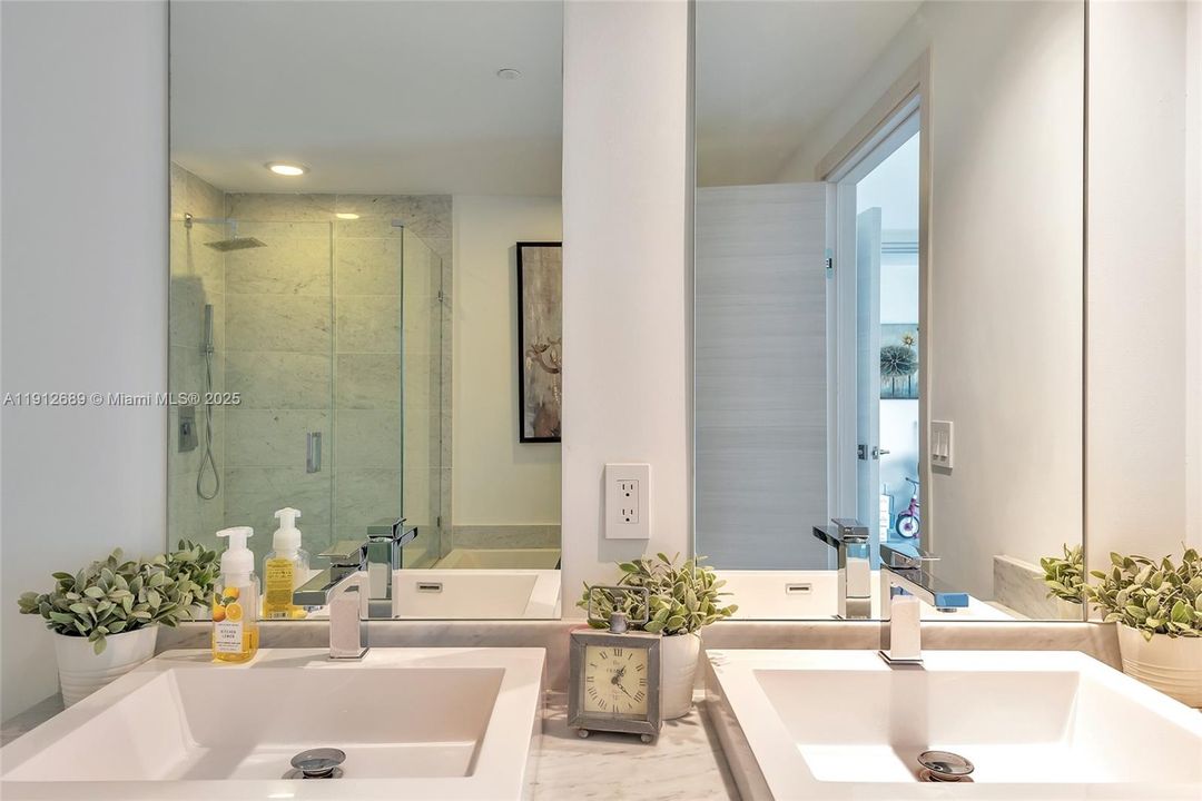 For Rent: $4,300 (1 beds, 2 baths, 849 Square Feet)