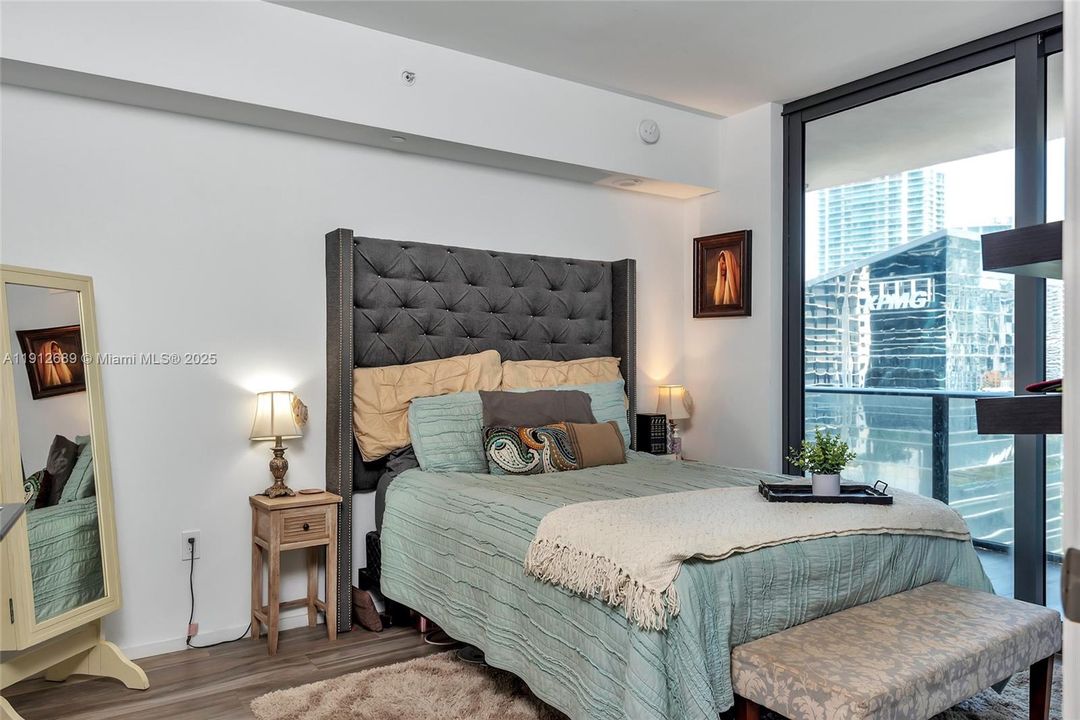 For Rent: $4,300 (1 beds, 2 baths, 849 Square Feet)