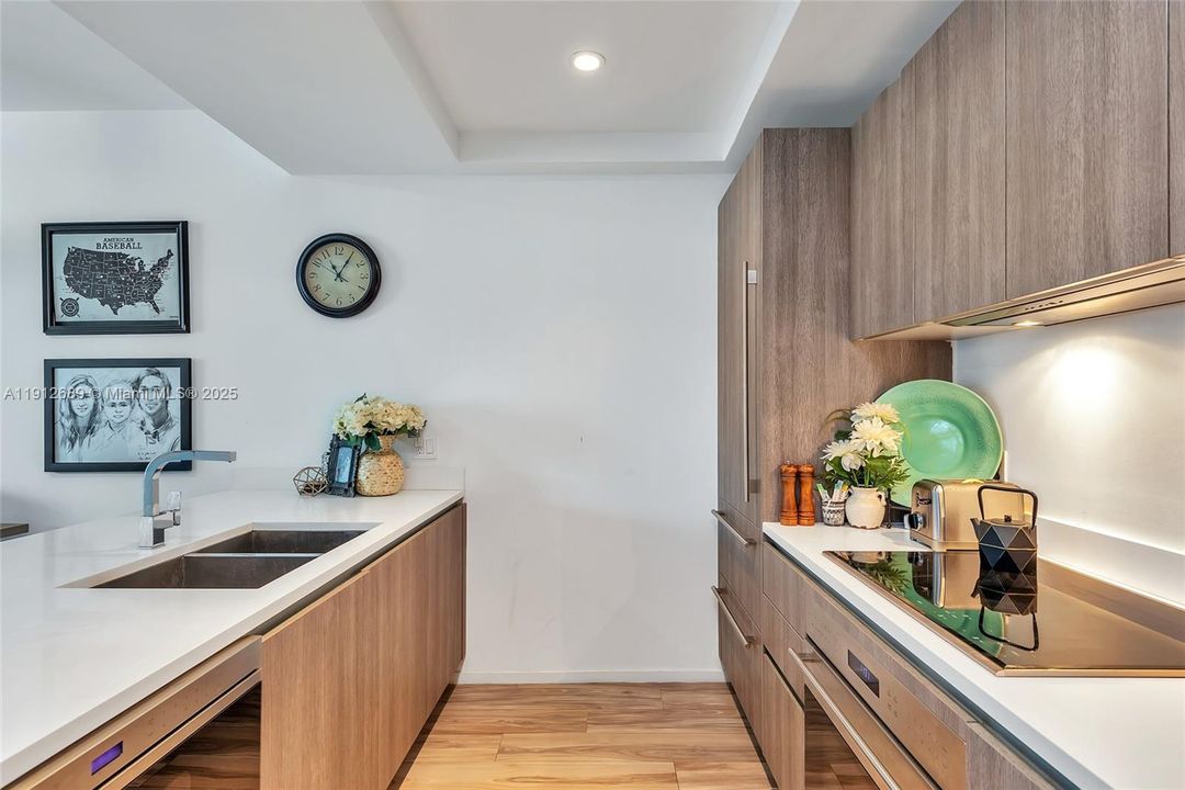 For Rent: $4,300 (1 beds, 2 baths, 849 Square Feet)