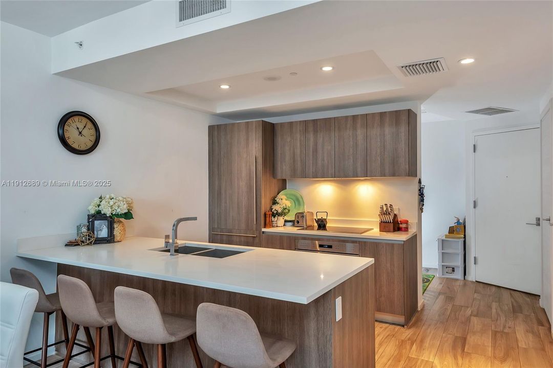 For Rent: $4,300 (1 beds, 2 baths, 849 Square Feet)