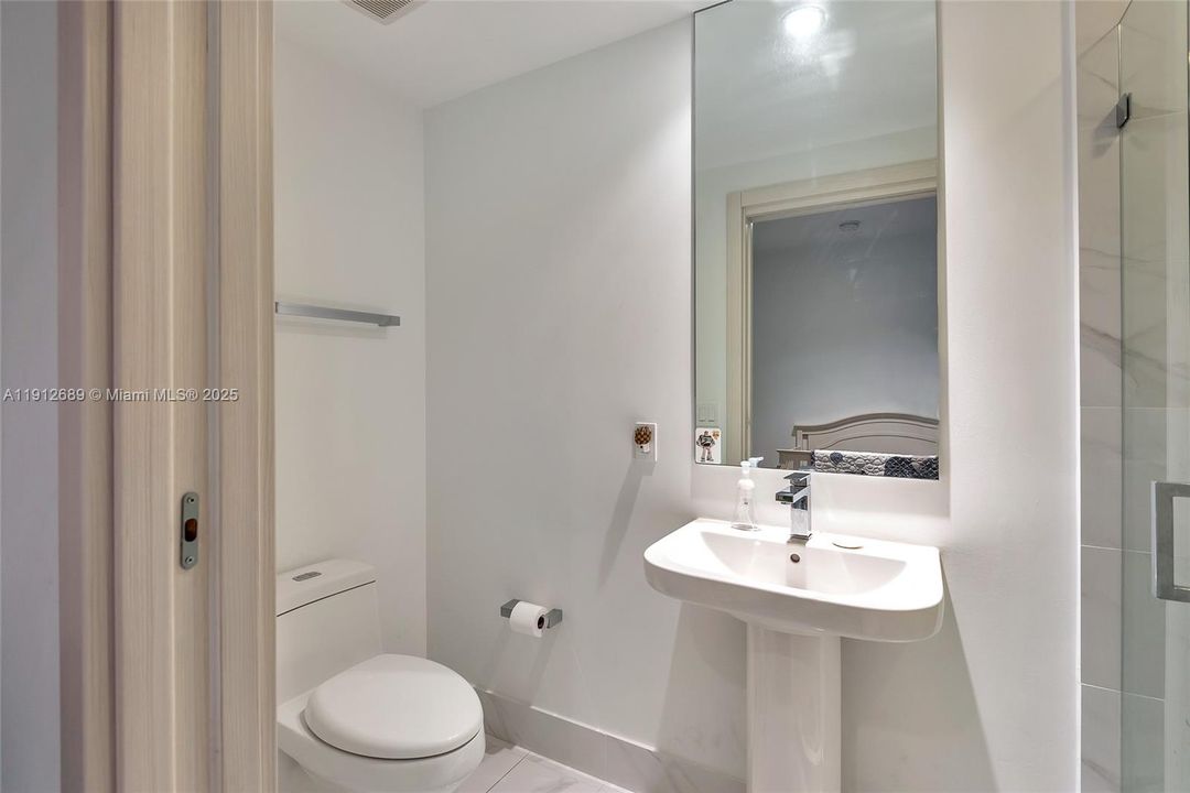 For Rent: $4,300 (1 beds, 2 baths, 849 Square Feet)