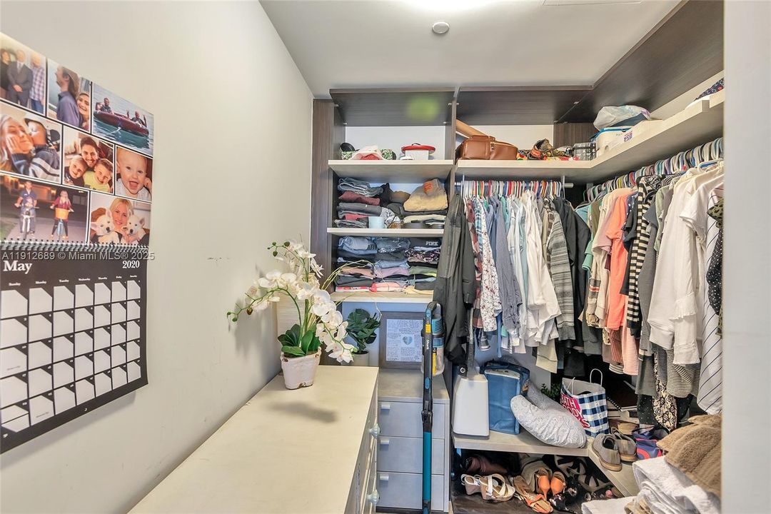 For Rent: $4,300 (1 beds, 2 baths, 849 Square Feet)