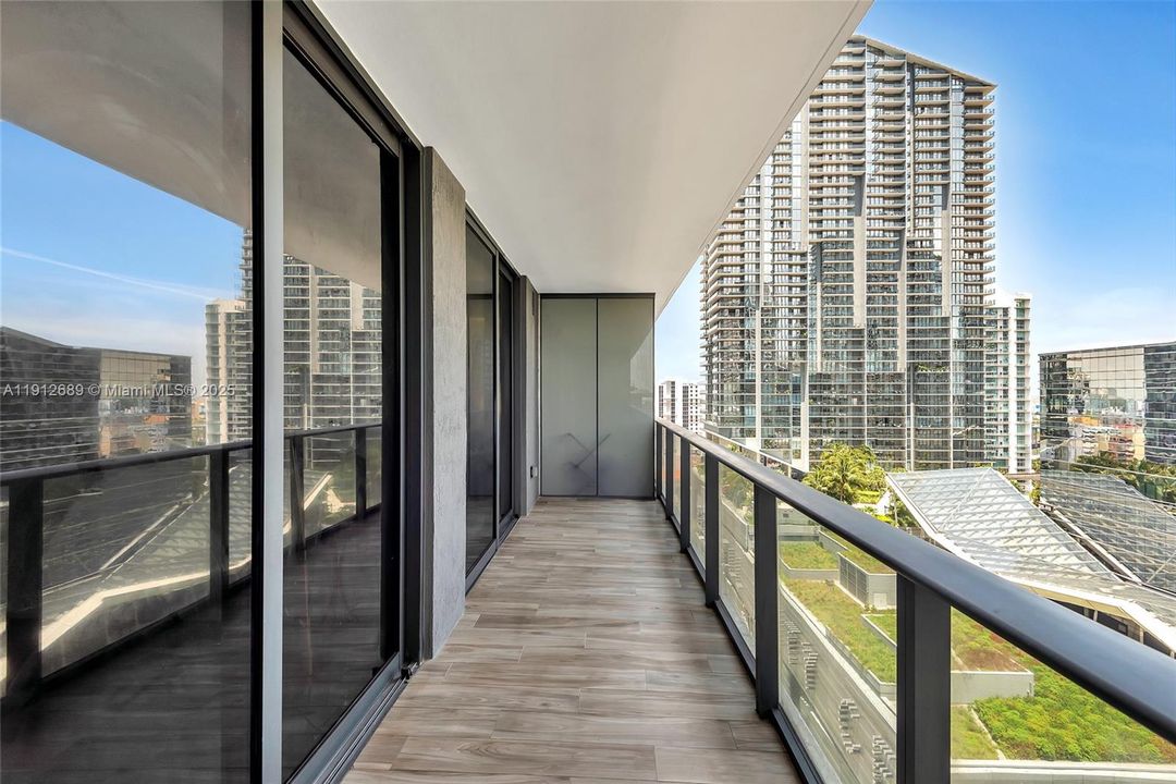 For Rent: $4,300 (1 beds, 2 baths, 849 Square Feet)