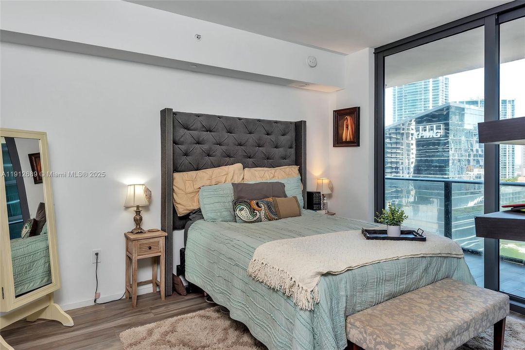 For Rent: $4,300 (1 beds, 2 baths, 849 Square Feet)