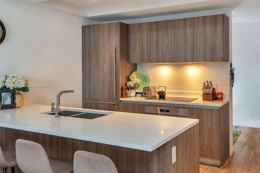 For Rent: $4,300 (1 beds, 2 baths, 849 Square Feet)