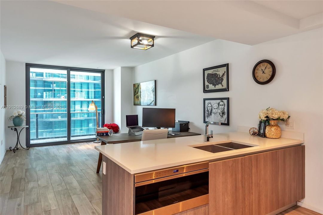 For Rent: $4,300 (1 beds, 2 baths, 849 Square Feet)