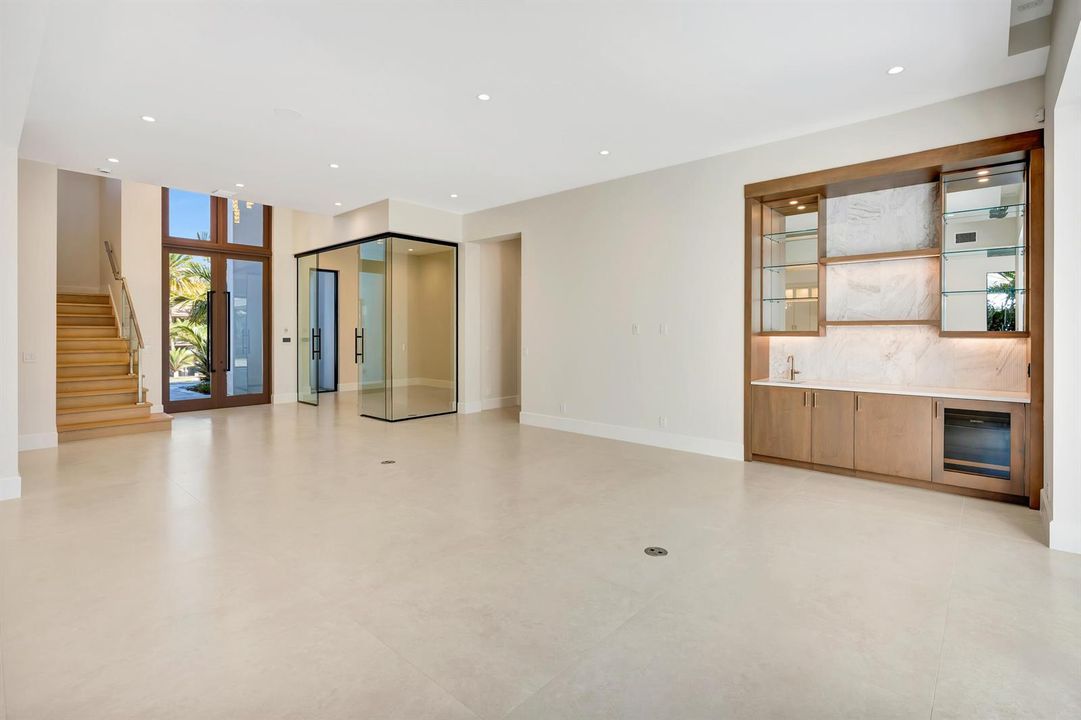 Wet Bar w/Ice & Bev Center