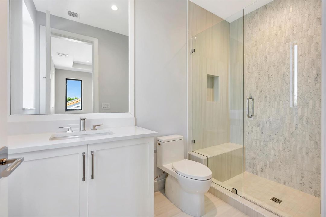 Guest Bath 4