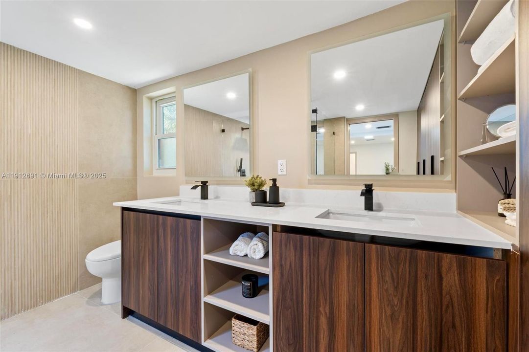 На продажу: $658,500 (4 спален, 2 ванн, 2346 Квадратных фут)