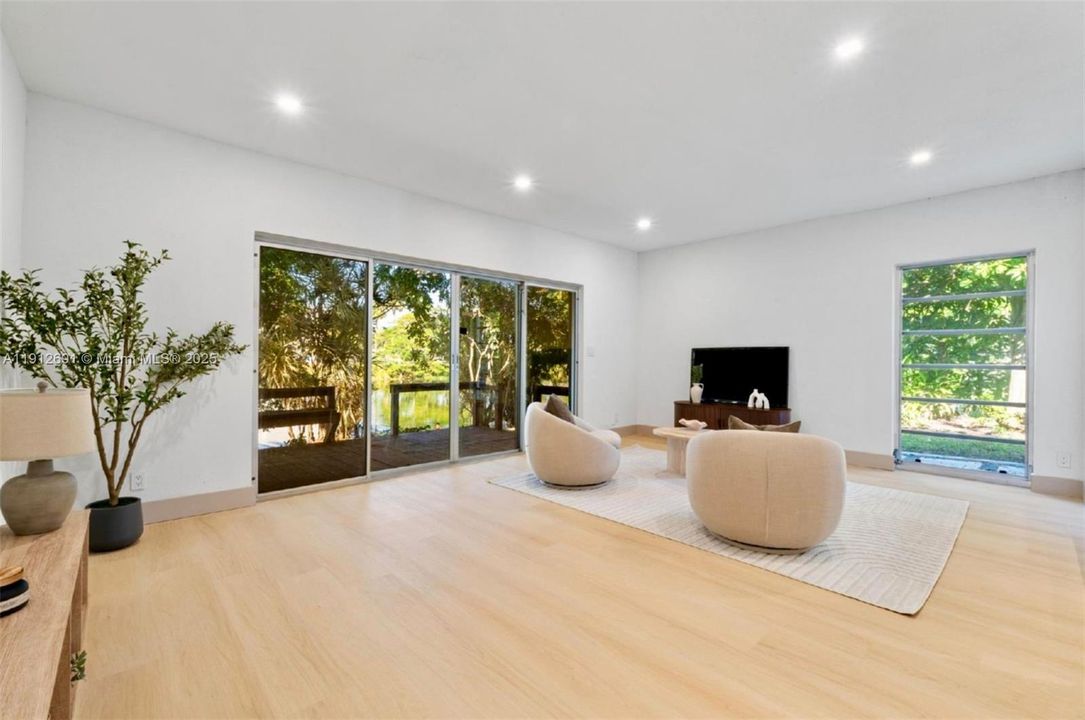 На продажу: $658,500 (4 спален, 2 ванн, 2346 Квадратных фут)