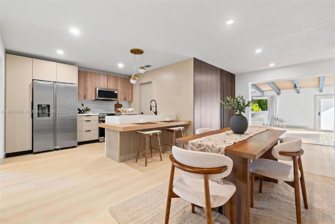 На продажу: $658,500 (4 спален, 2 ванн, 2346 Квадратных фут)