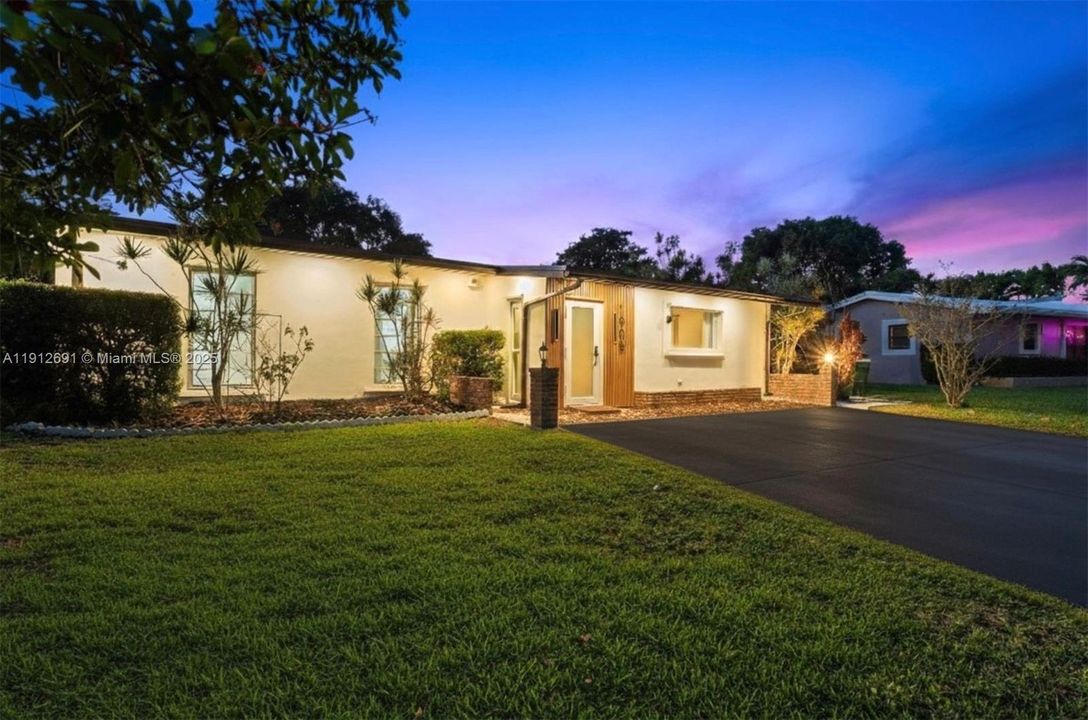 На продажу: $658,500 (4 спален, 2 ванн, 2346 Квадратных фут)