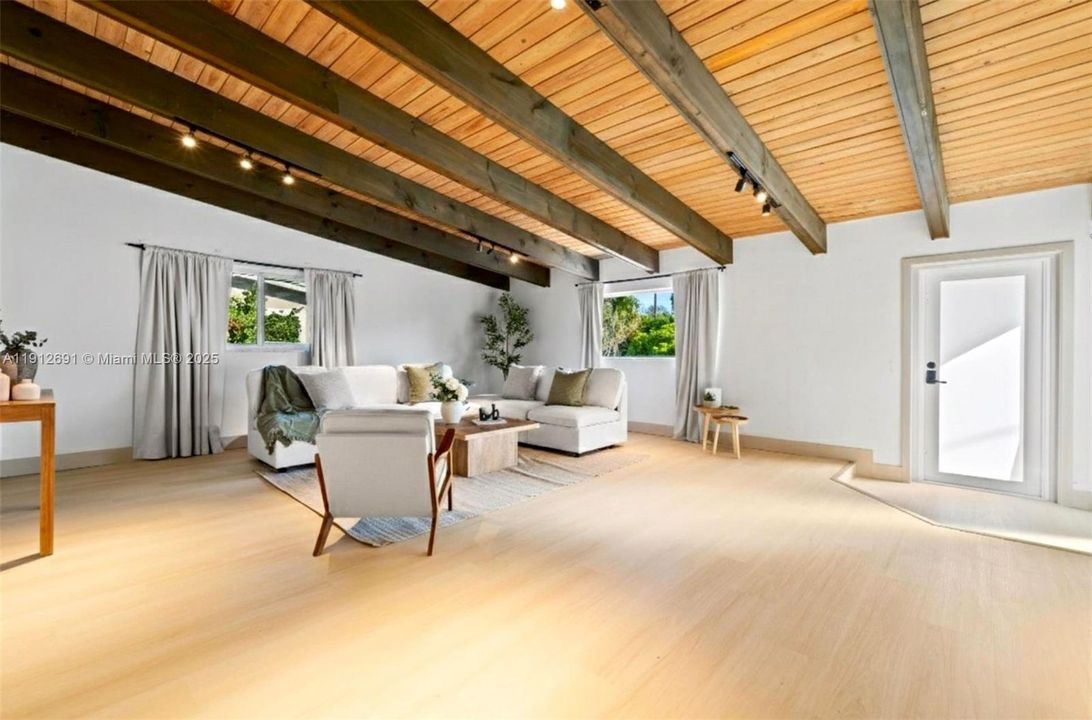 На продажу: $658,500 (4 спален, 2 ванн, 2346 Квадратных фут)