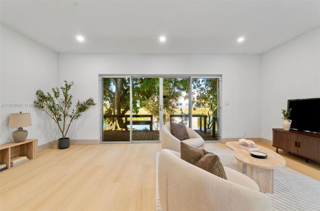 На продажу: $658,500 (4 спален, 2 ванн, 2346 Квадратных фут)