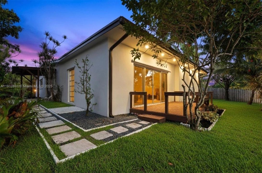 На продажу: $658,500 (4 спален, 2 ванн, 2346 Квадратных фут)