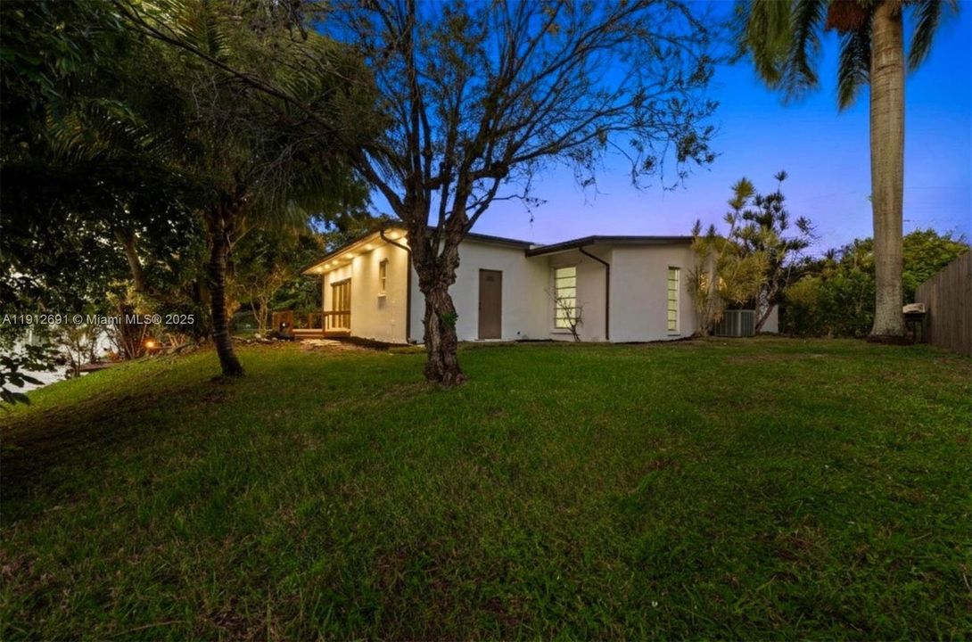 На продажу: $658,500 (4 спален, 2 ванн, 2346 Квадратных фут)