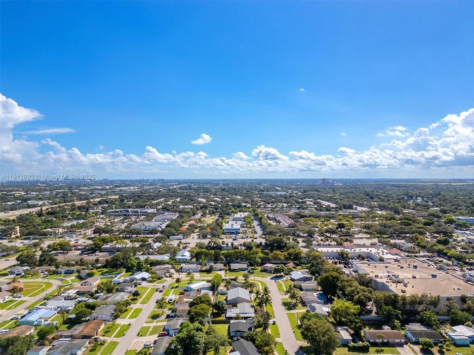 Под контрактом: $450,000 (3 спален, 2 ванн, 918 Квадратных фут)