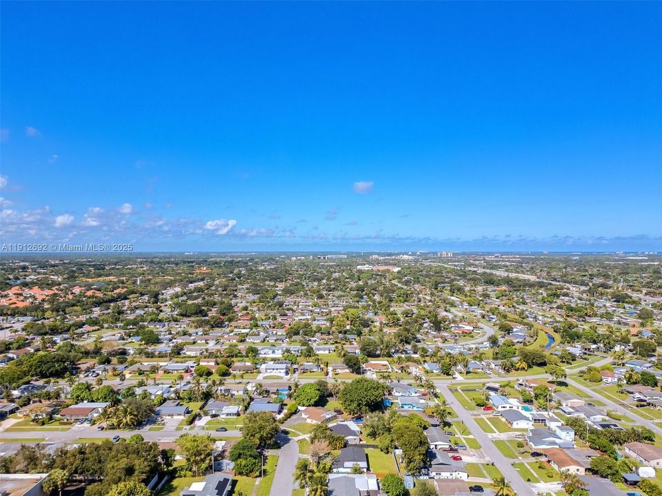 Под контрактом: $450,000 (3 спален, 2 ванн, 918 Квадратных фут)