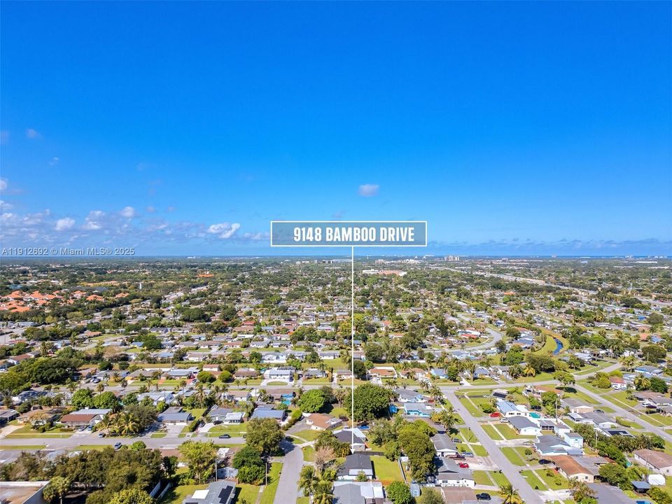 Под контрактом: $450,000 (3 спален, 2 ванн, 918 Квадратных фут)