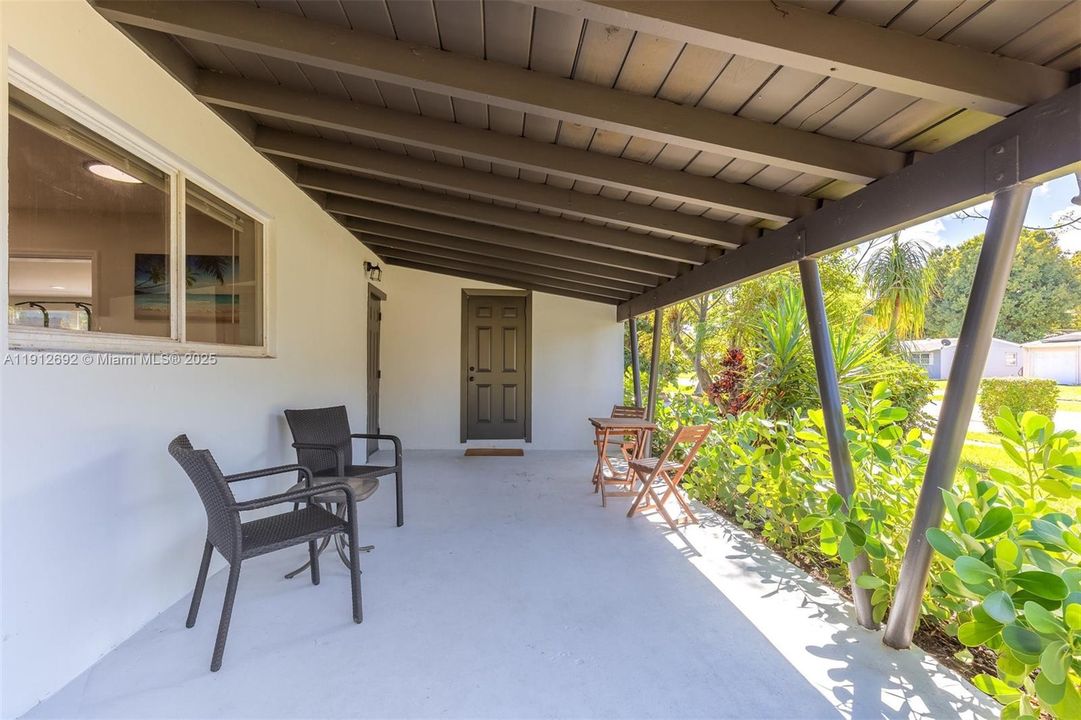 Под контрактом: $450,000 (3 спален, 2 ванн, 918 Квадратных фут)