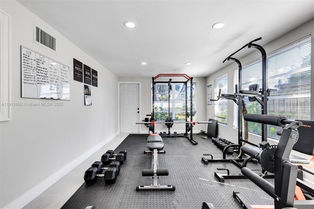 Под контрактом: $450,000 (3 спален, 2 ванн, 918 Квадратных фут)