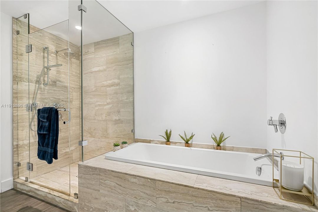 Recently Rented: $4,999 (1 beds, 2 baths, 944 Square Feet)