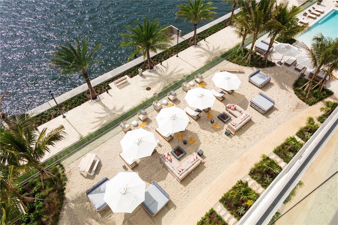 Recently Rented: $4,999 (1 beds, 2 baths, 944 Square Feet)