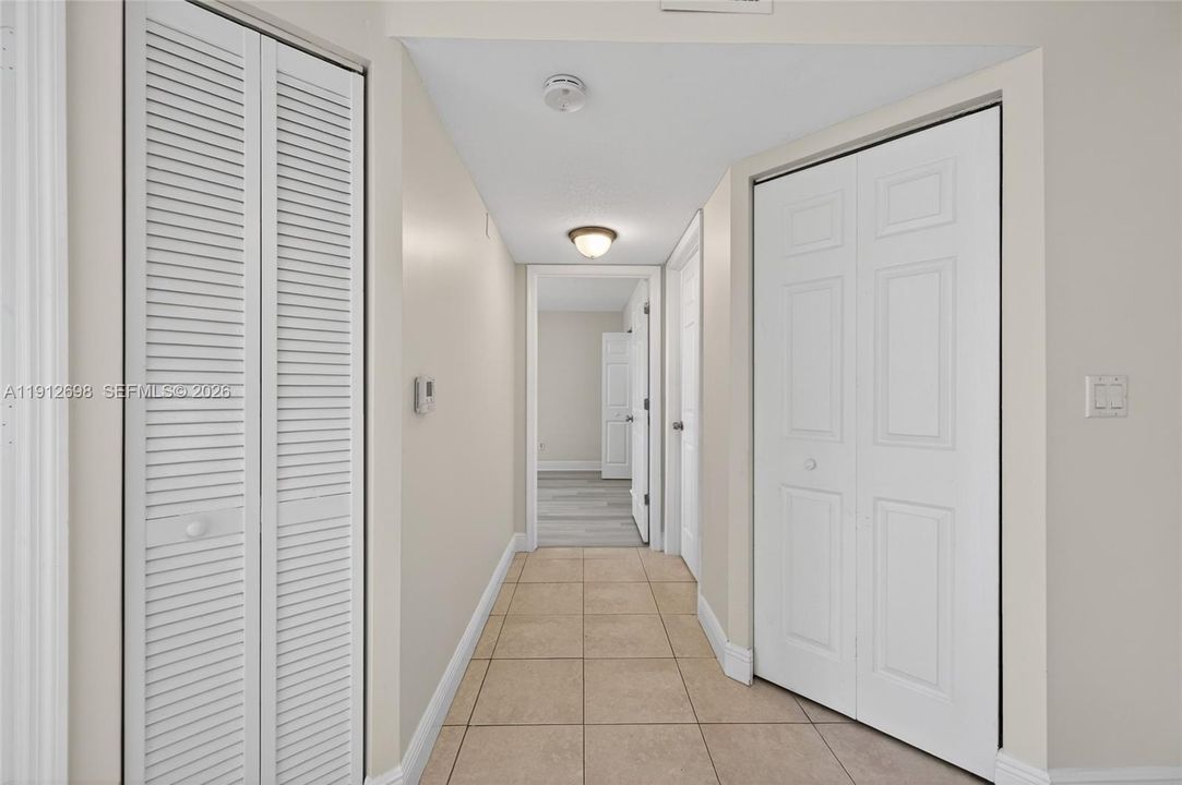 В аренду: $1,900 (2 спален, 1 ванн, 1035 Квадратных фут)