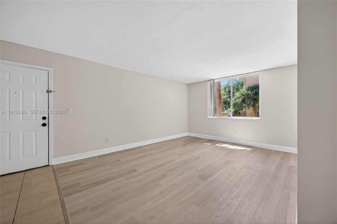 В аренду: $1,900 (2 спален, 1 ванн, 1035 Квадратных фут)