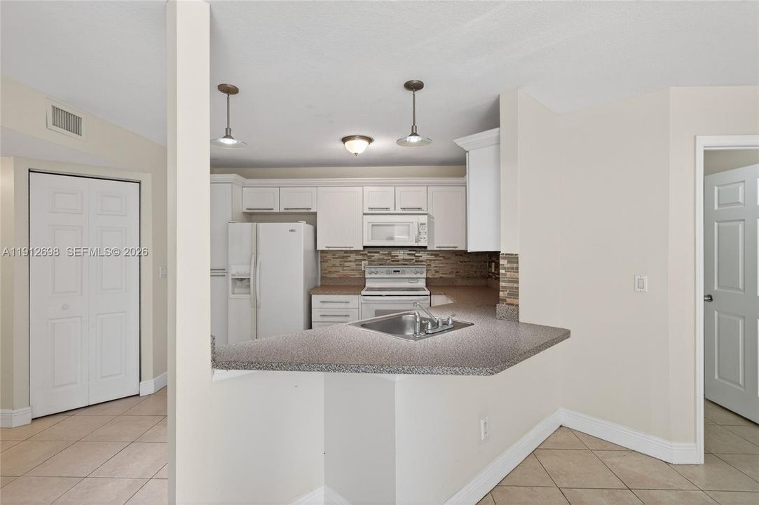 В аренду: $1,900 (2 спален, 1 ванн, 1035 Квадратных фут)