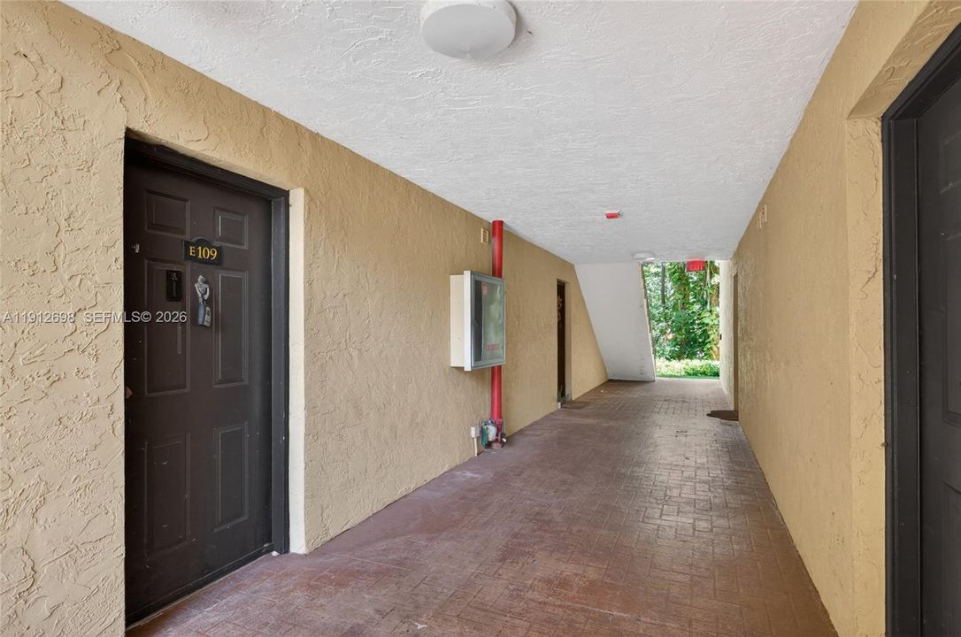 В аренду: $1,900 (2 спален, 1 ванн, 1035 Квадратных фут)