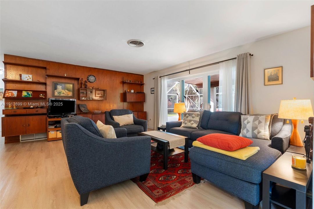 En Venta: $849,900 (3 camas, 2 baños, 1413 Pies cuadrados)