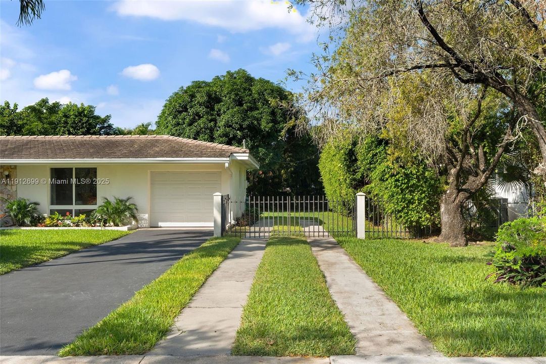 En Venta: $849,900 (3 camas, 2 baños, 1413 Pies cuadrados)