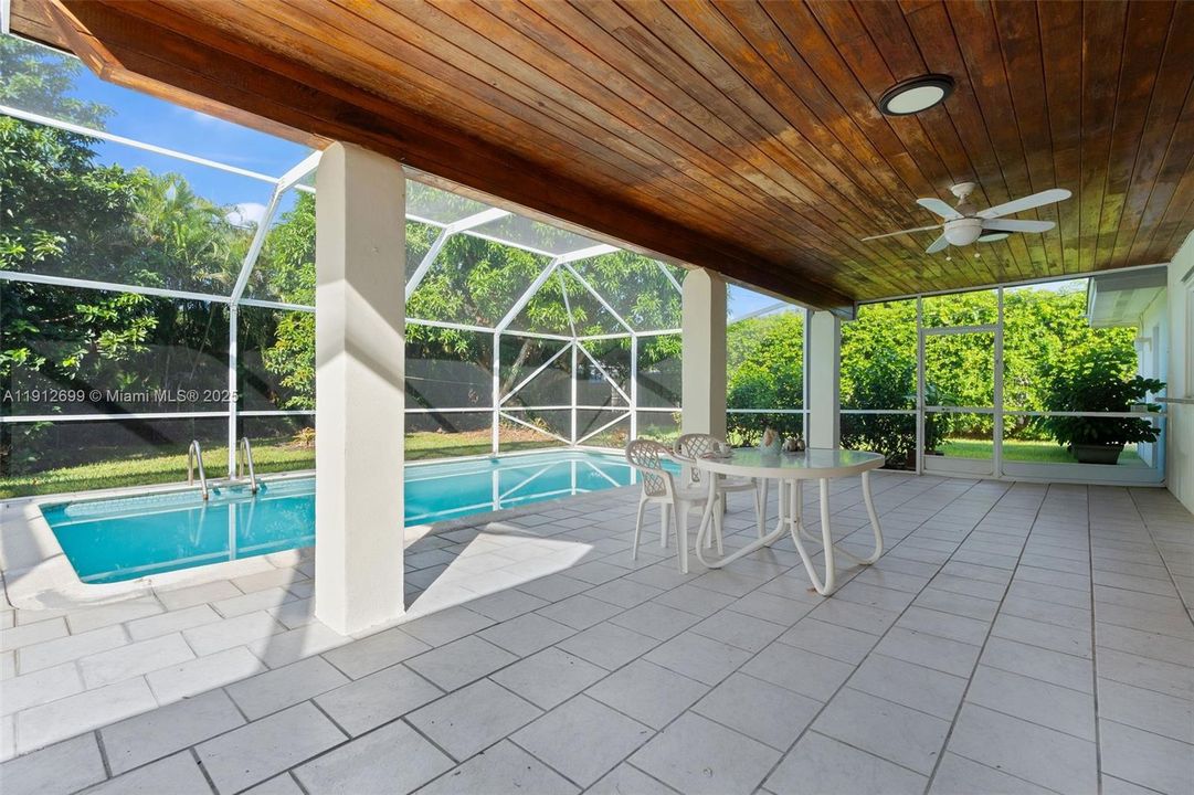 En Venta: $849,900 (3 camas, 2 baños, 1413 Pies cuadrados)