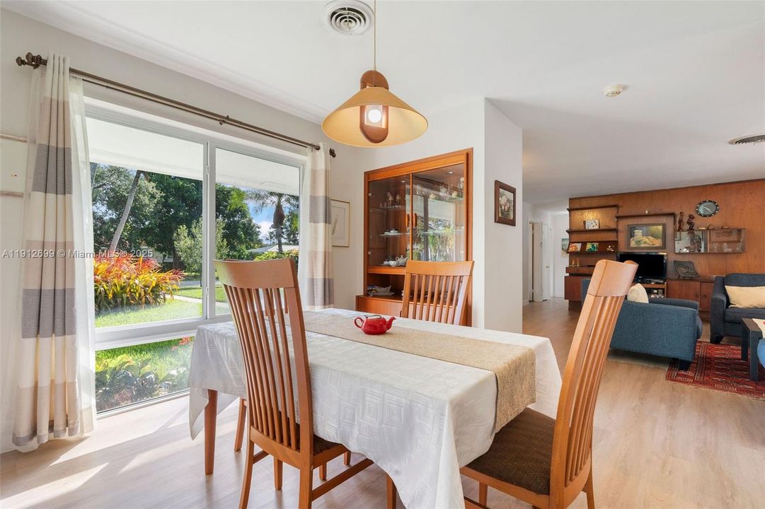 En Venta: $849,900 (3 camas, 2 baños, 1413 Pies cuadrados)