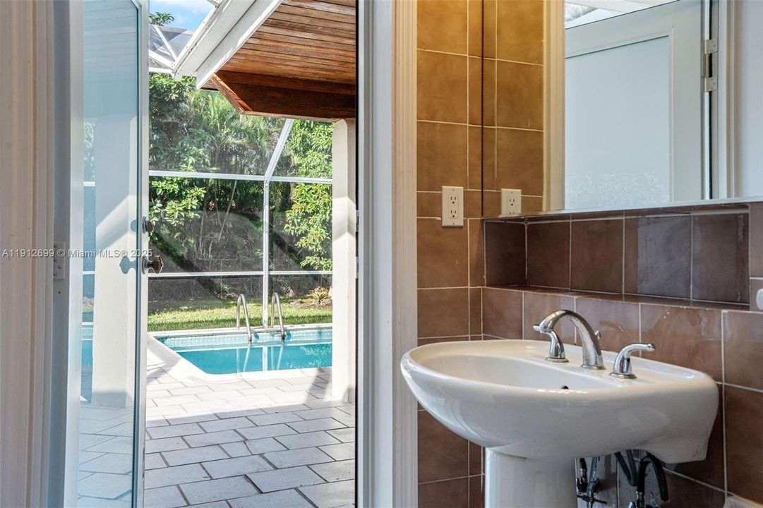 En Venta: $849,900 (3 camas, 2 baños, 1413 Pies cuadrados)