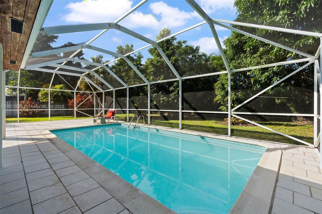 En Venta: $849,900 (3 camas, 2 baños, 1413 Pies cuadrados)