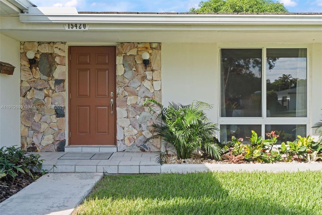 En Venta: $849,900 (3 camas, 2 baños, 1413 Pies cuadrados)