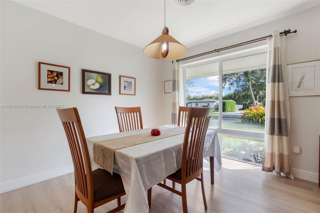 En Venta: $849,900 (3 camas, 2 baños, 1413 Pies cuadrados)