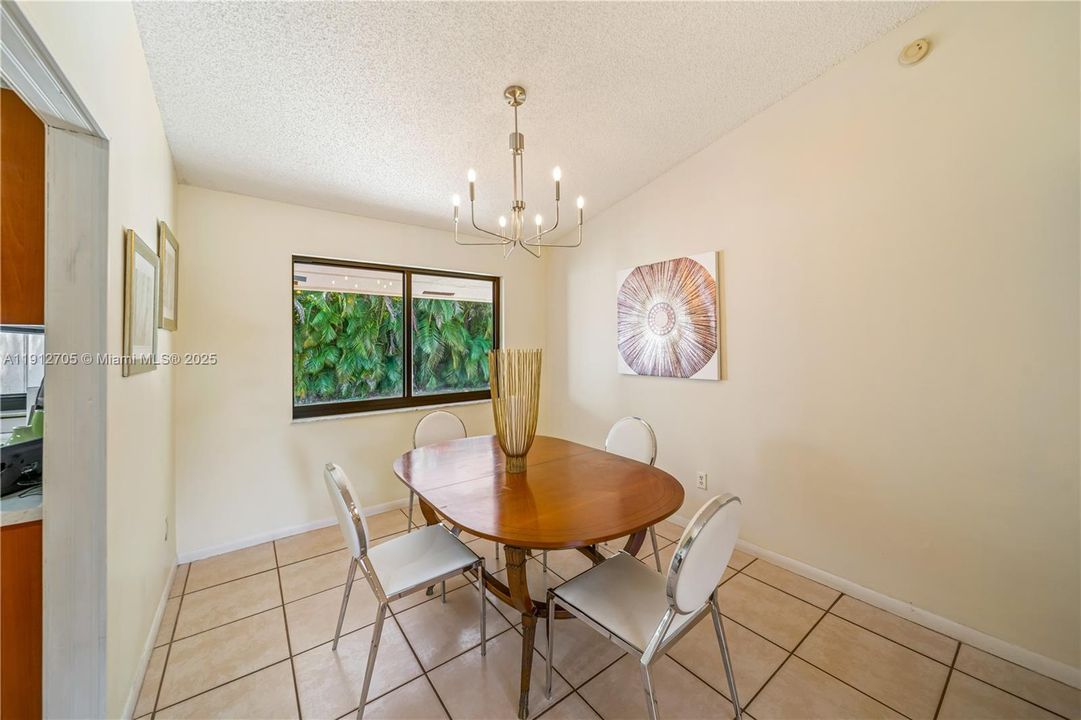 合同活跃: $823,500 (4 贝兹, 2 浴室, 0 平方英尺)