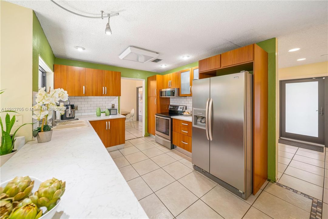 合同活跃: $823,500 (4 贝兹, 2 浴室, 0 平方英尺)