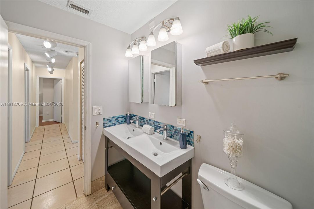 合同活跃: $823,500 (4 贝兹, 2 浴室, 0 平方英尺)