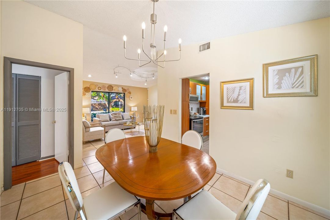 合同活跃: $823,500 (4 贝兹, 2 浴室, 0 平方英尺)