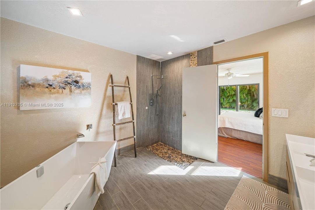 合同活跃: $823,500 (4 贝兹, 2 浴室, 0 平方英尺)