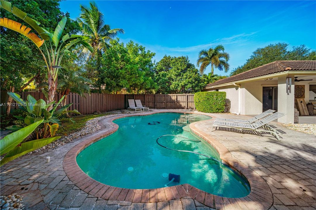 合同活跃: $823,500 (4 贝兹, 2 浴室, 0 平方英尺)