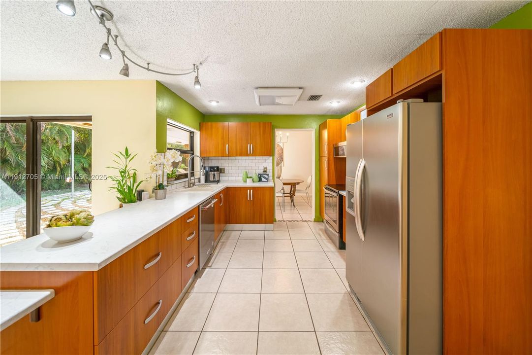 合同活跃: $823,500 (4 贝兹, 2 浴室, 0 平方英尺)