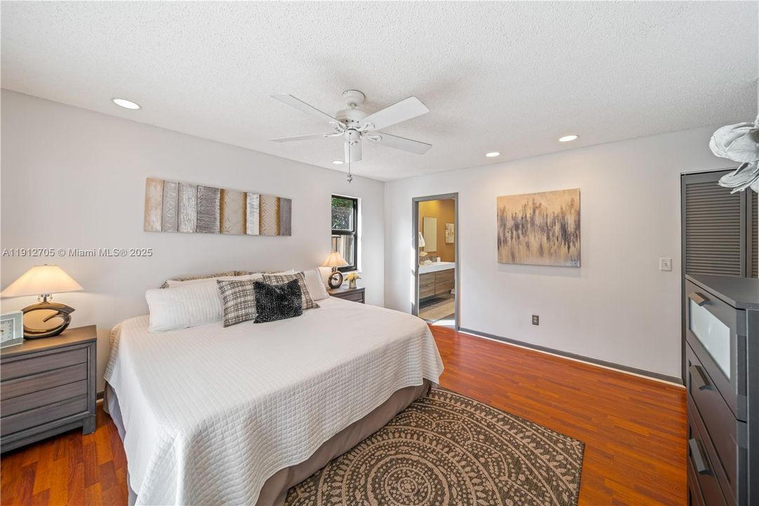 合同活跃: $823,500 (4 贝兹, 2 浴室, 0 平方英尺)